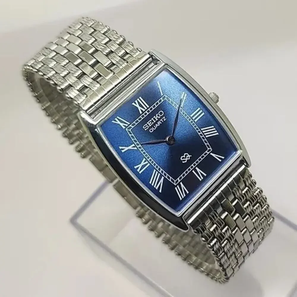 Vintage Style Seiko Quartz Mens Silver Watch & Blue accents W/ Metal Strap